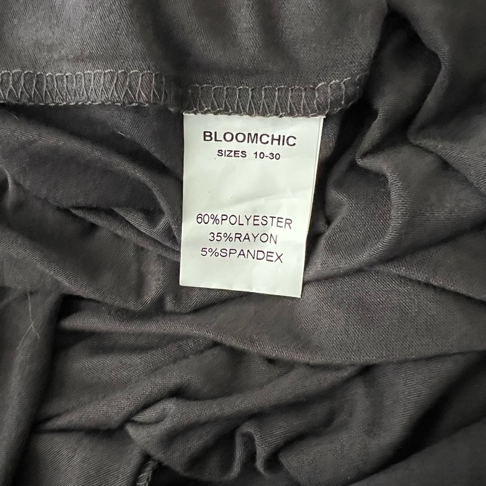 2/$38 š„š BloomChic Grey V-neck Pleated Casual Midi Dress | Size 22-24 | 2596 - Picture 6 of 11